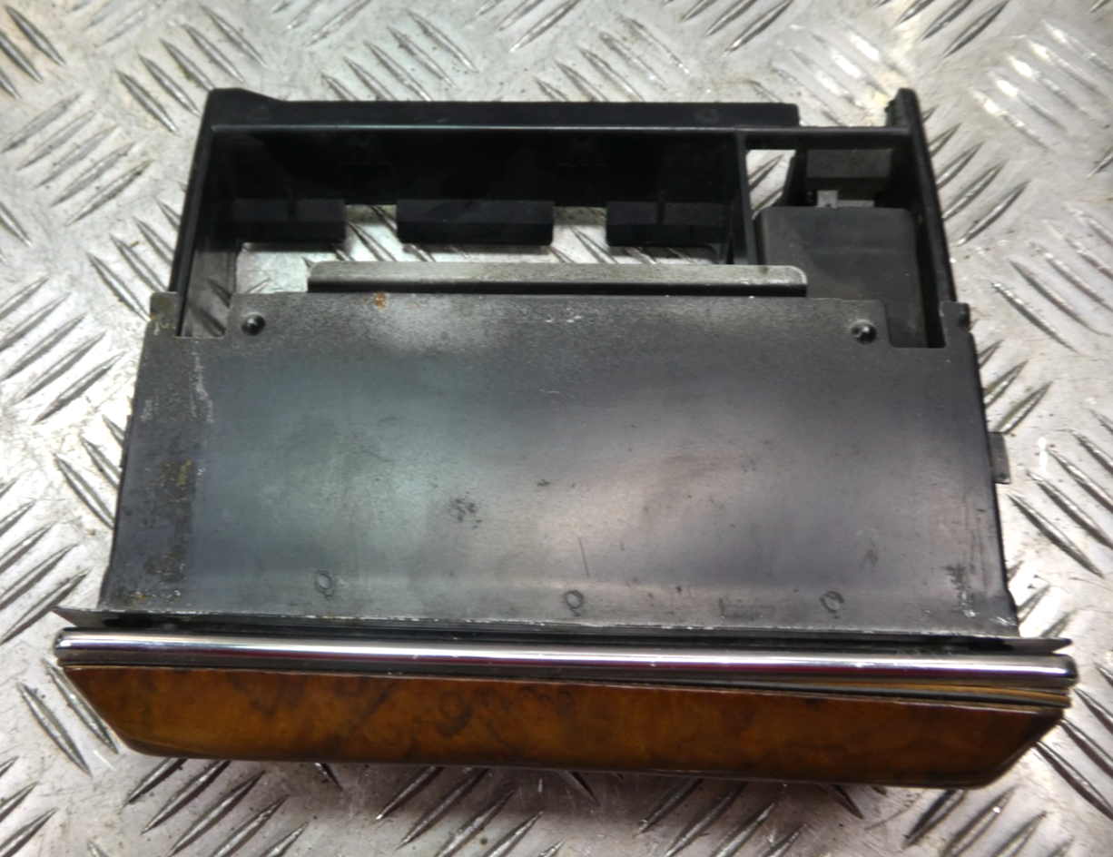 Mercedes-Benz W126 SEC C126 Aschenbecher vorne