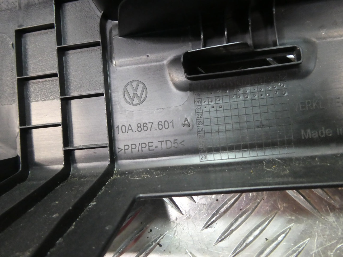 VW ID.3 ID3 Heckklappenverkleidung 10A867601A 2021 schwarz ORIGINAL gebraucht - Volkswagen