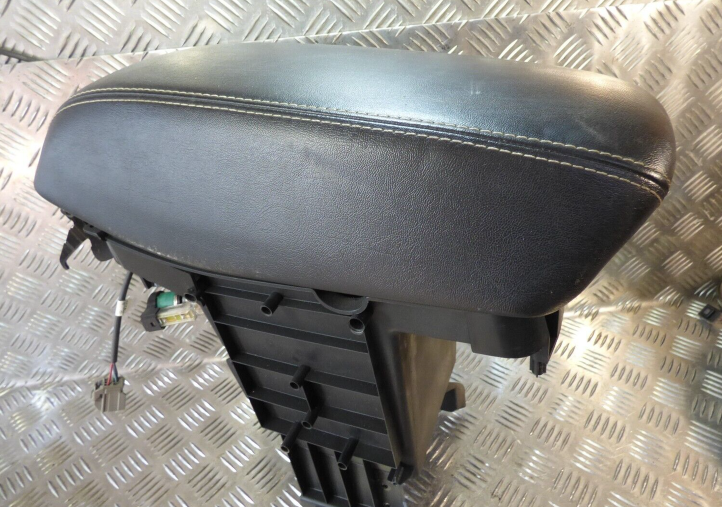 Jeep KL 2015 Leder Armlehne 1WZ46TRMAE _ 1WZ46DX9AA ORIGINAL gebraucht - Cherokee