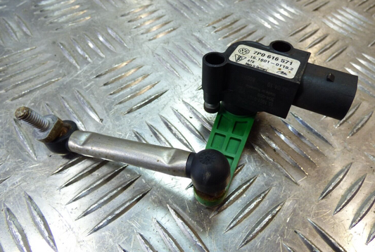 Porsche Cayenne II 92A Niveauregulierung Höhenwertsensor Hinten ORIGINAL gebraucht - 7P0616571
