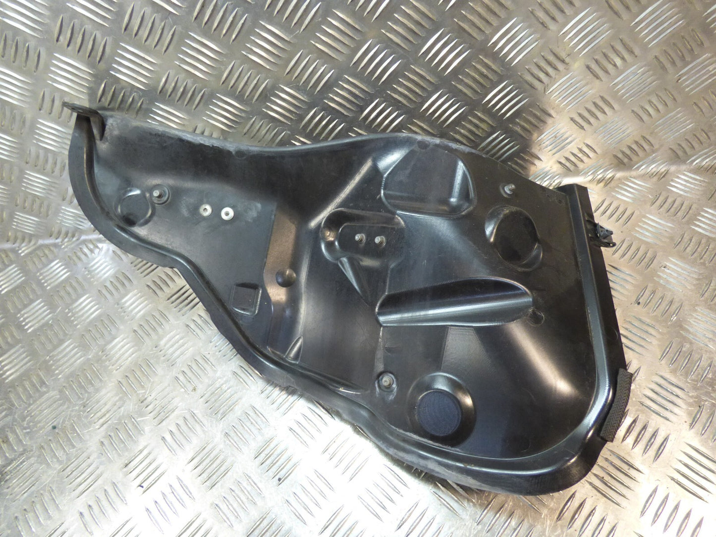Porsche Cayenne 92A Vorne links Isolator Windlauf 7P5819511B ORIGINAL gebraucht - Verkleidung