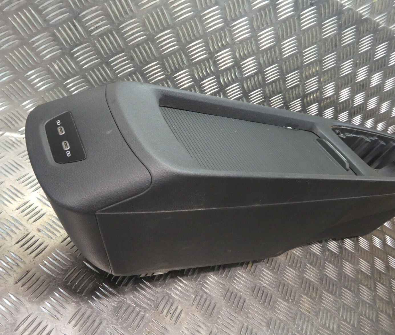 ID3 ID.3 Mittelkonsole Konsolle mit USB anschluss ORIGINAL gebraucht - Volkswagen