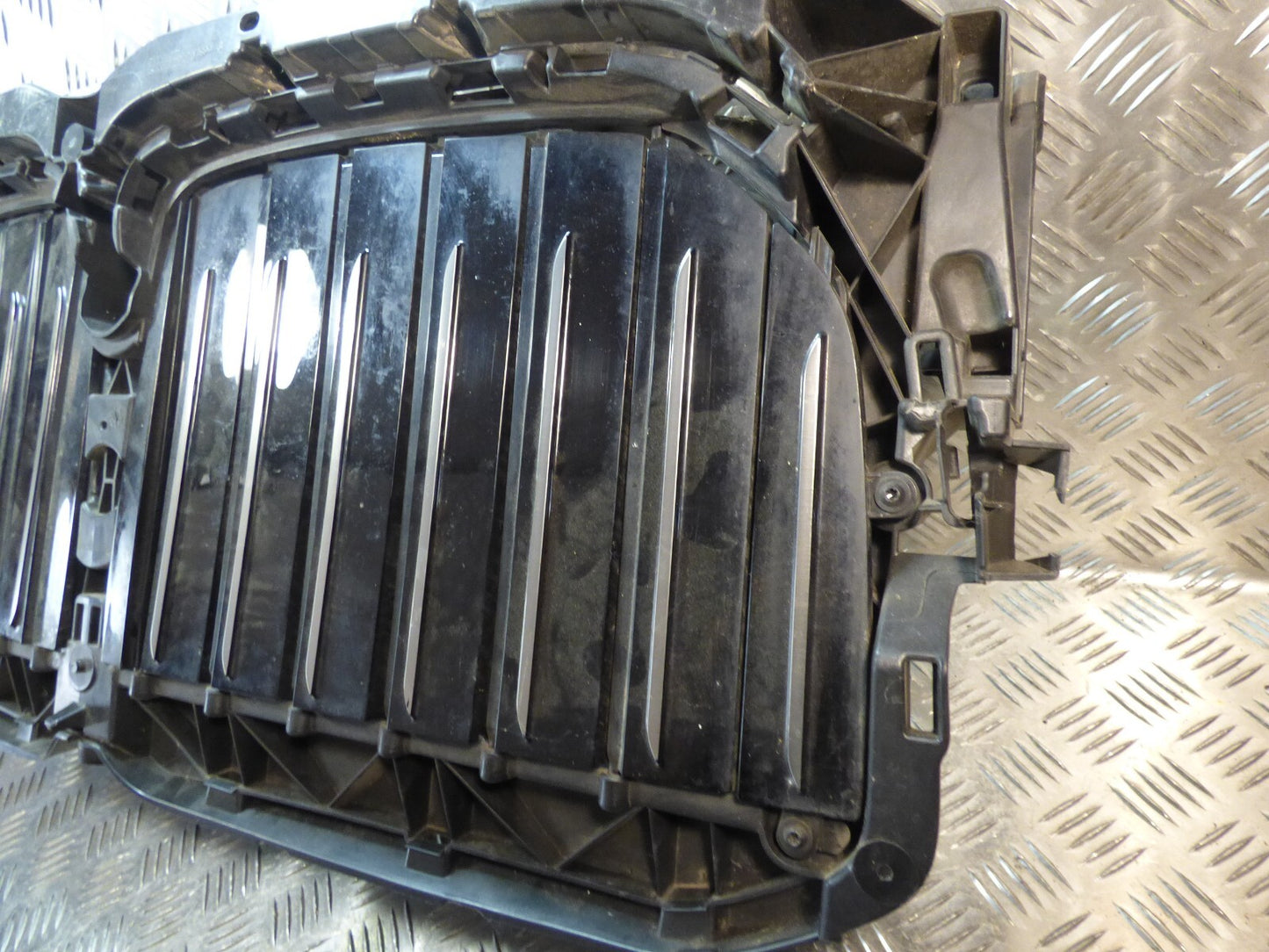 BMW X5 G05 2022 Kühlergrill Entlüftungsklappe Kühlergitter 226775 ORIGINAL gebraucht - Frontgrill