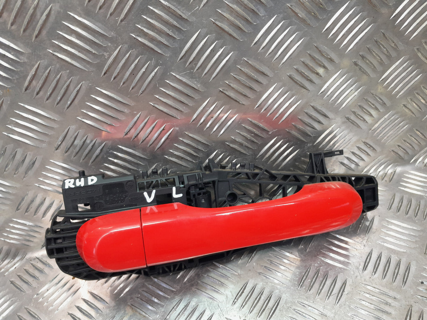 Jeep 1.6 Mjet Original Türgriff Vorne Links 252107 Rot Moper gebraucht - Renegade