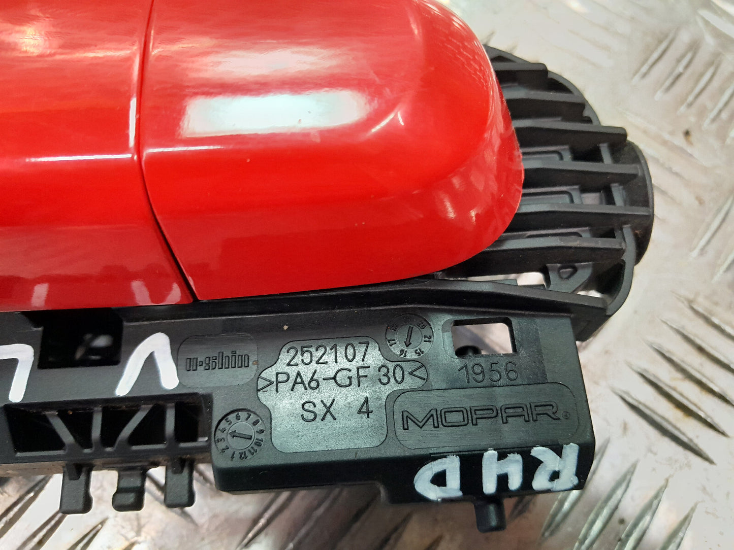 Jeep 1.6 Mjet Original Türgriff Vorne Links 252107 Rot Moper gebraucht - Renegade