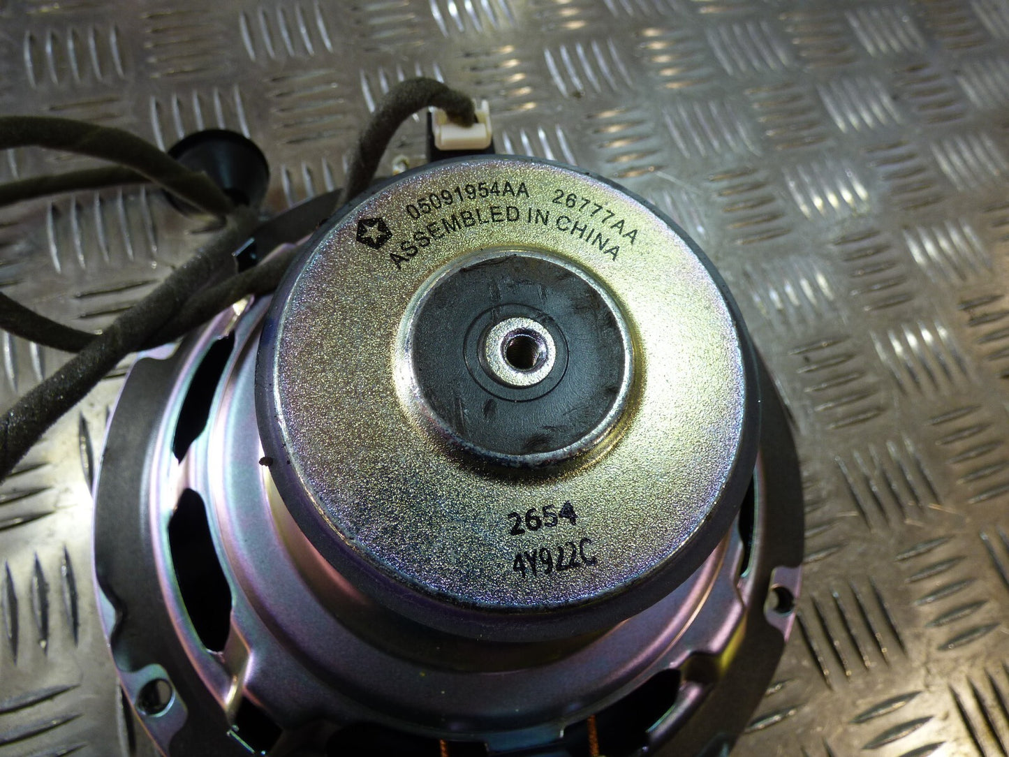 Jeep Cherokee KL 2015 Lautsprecher Speaker ORIGINAL gebraucht - 05091954AA