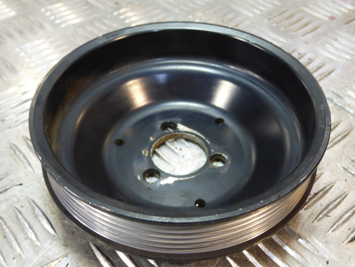 Porsche Cayenne 3.0 Hybrid 92A Riemenscheibe 06E121031C ORIGINAL gebraucht - Wasserpumpe