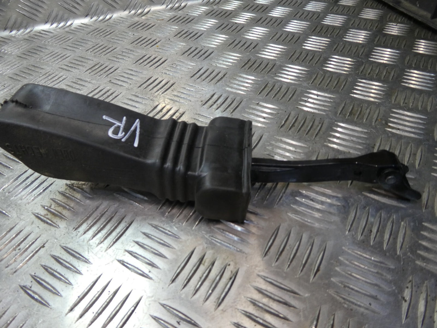 Porsche Macan 95B Türfeststeller Türfangbremse Vorne Rechts ORIGINAL gebraucht - 8R0837249F
