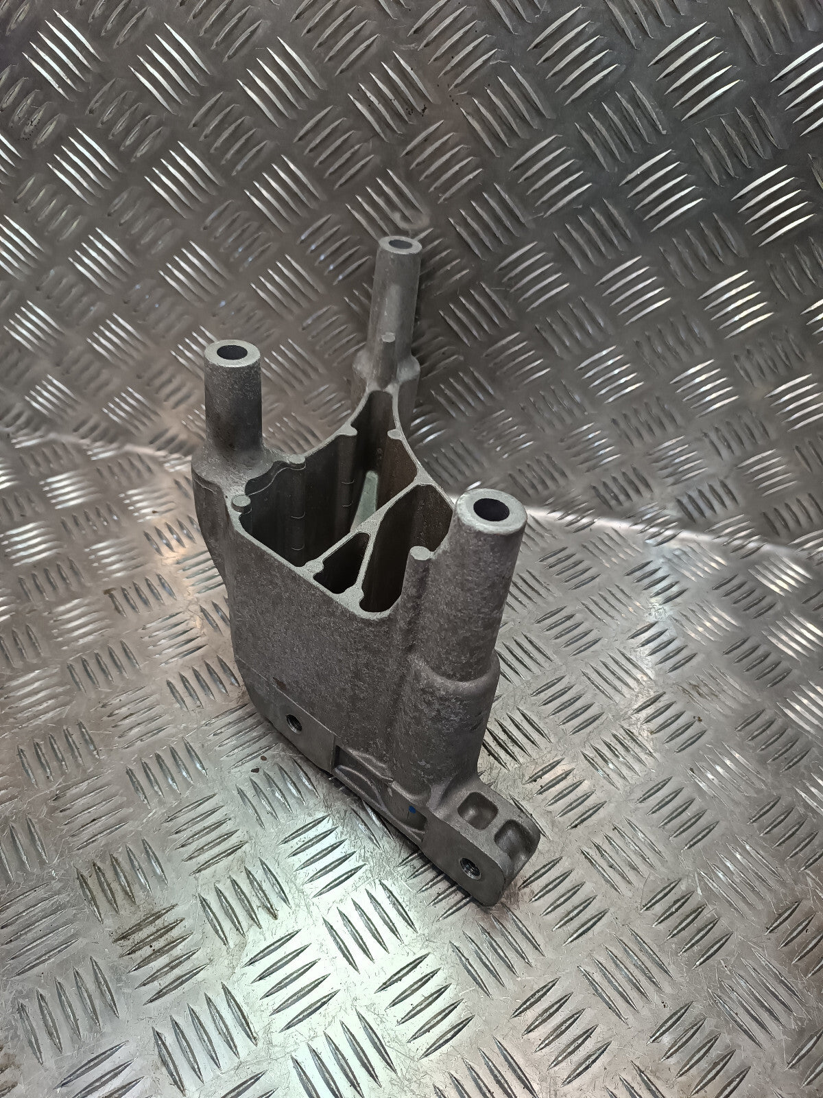 OPEL ASTRA K 1.0 TURBO 12V Original Halter Halterung GM gebraucht - 13366780