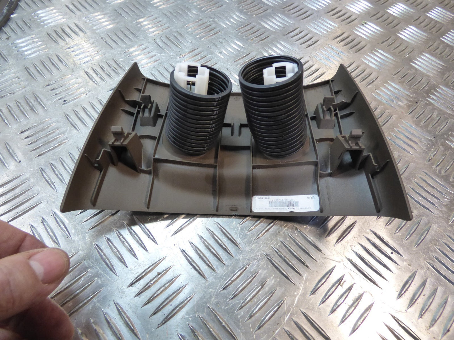 Porsche Cayenne 92A Mittelkonsole hinten 7P5863440 UMBRA ORIGINAL gebraucht - Steckdosenverkleidung