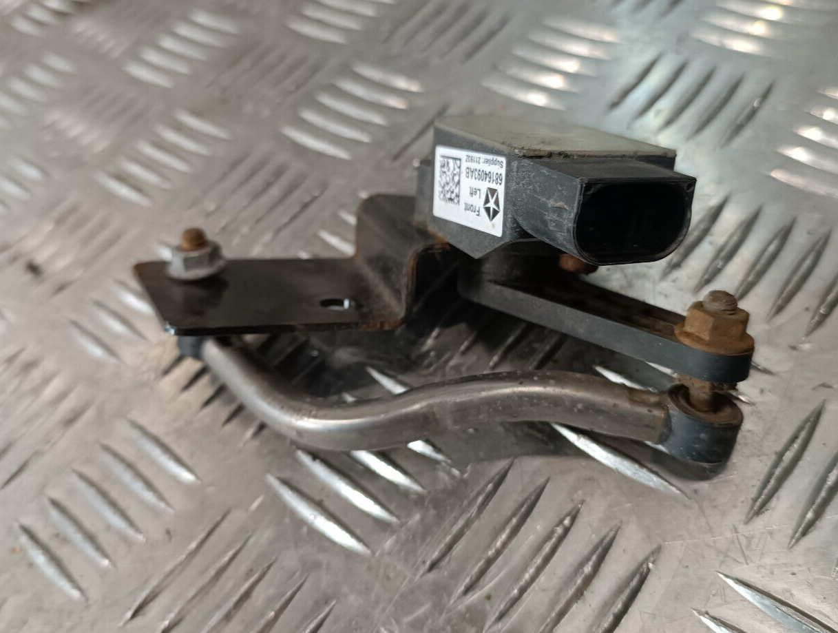 Jeep Grand Cherokee WK2 Niveausensor Vorne links Höhensensor Sensor ORIGINAL gebraucht - 68164093AB