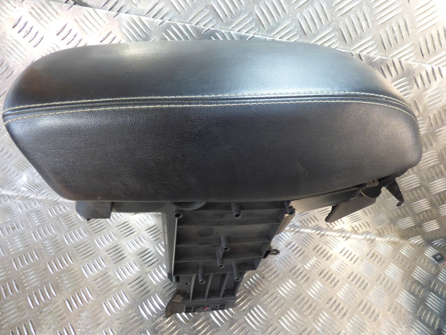 Jeep KL 2015 Leder Armlehne 1WZ46TRMAE _ 1WZ46DX9AA ORIGINAL gebraucht - Cherokee