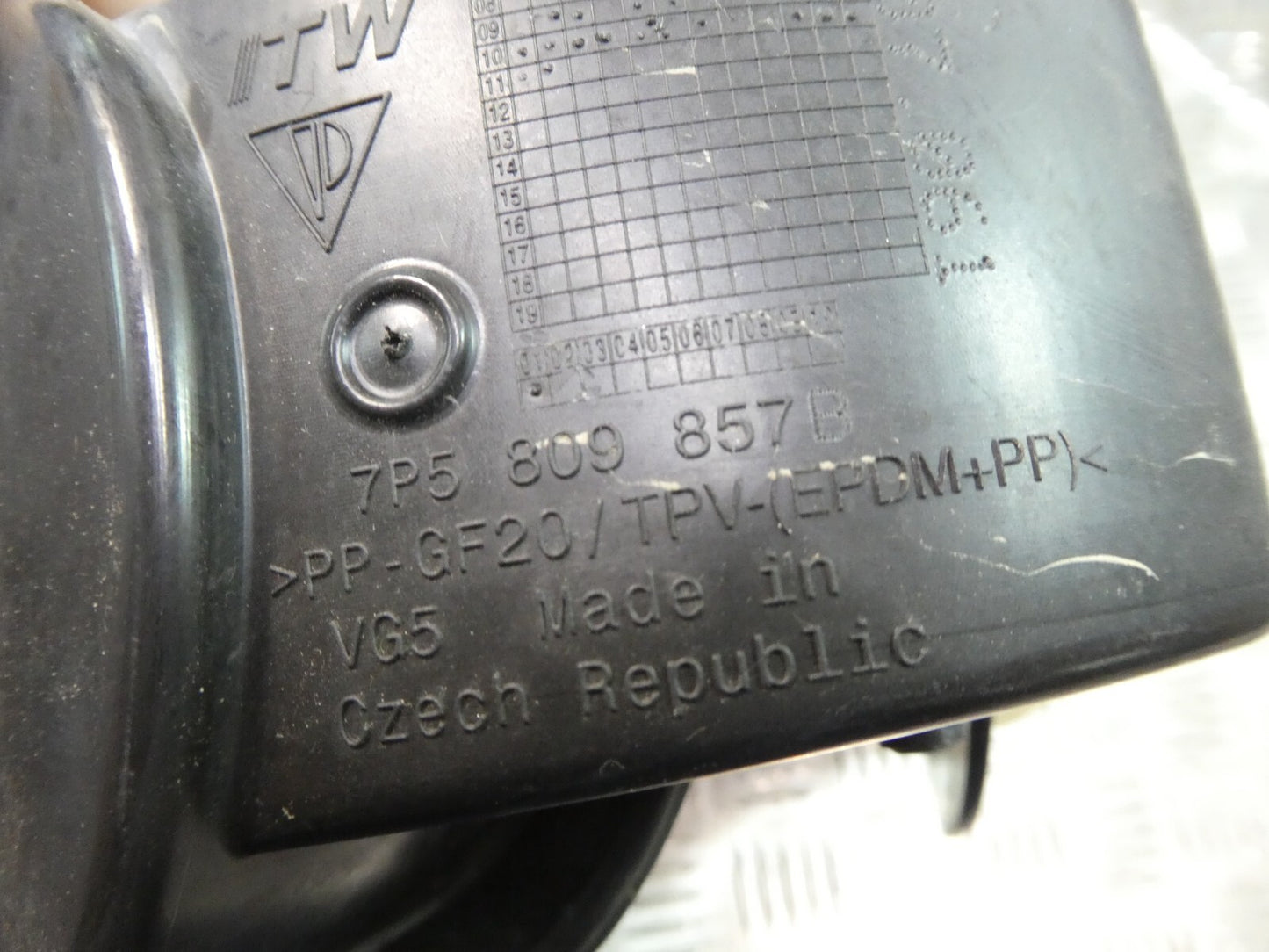 Porsche Cayenne 92A 3.0 TDI Tankklappe 7P5809857B schwarz LC9X ORIGINAL gebraucht - Tankdeckel