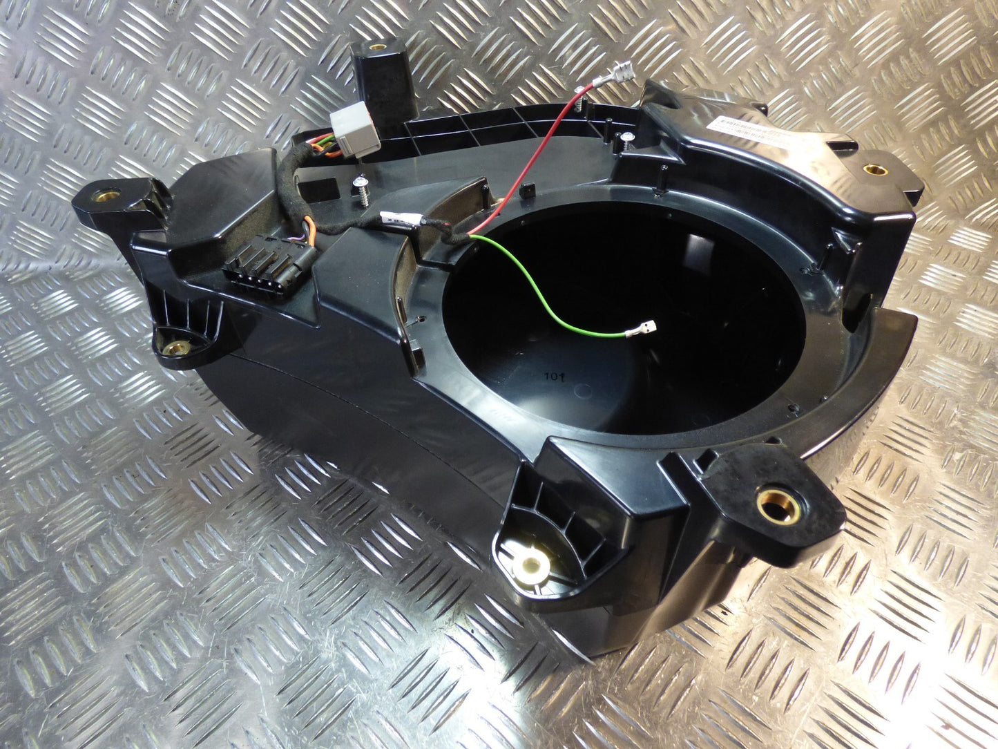Porsche Cayenne 92A BOSE BOX Gehause ohne Lautsprecher 7P5035481D ORIGINAL gebraucht - Subwoofer