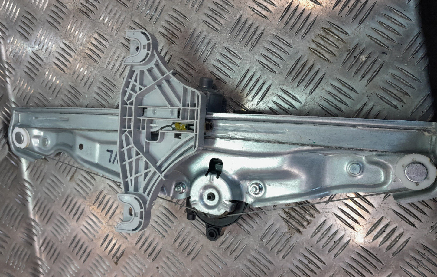 HYUNDAI IONIQ 5 elektrisch mit Motor Vorne 82450-GI010 82401GI01 ORIGINAL gebraucht - Fensterheber