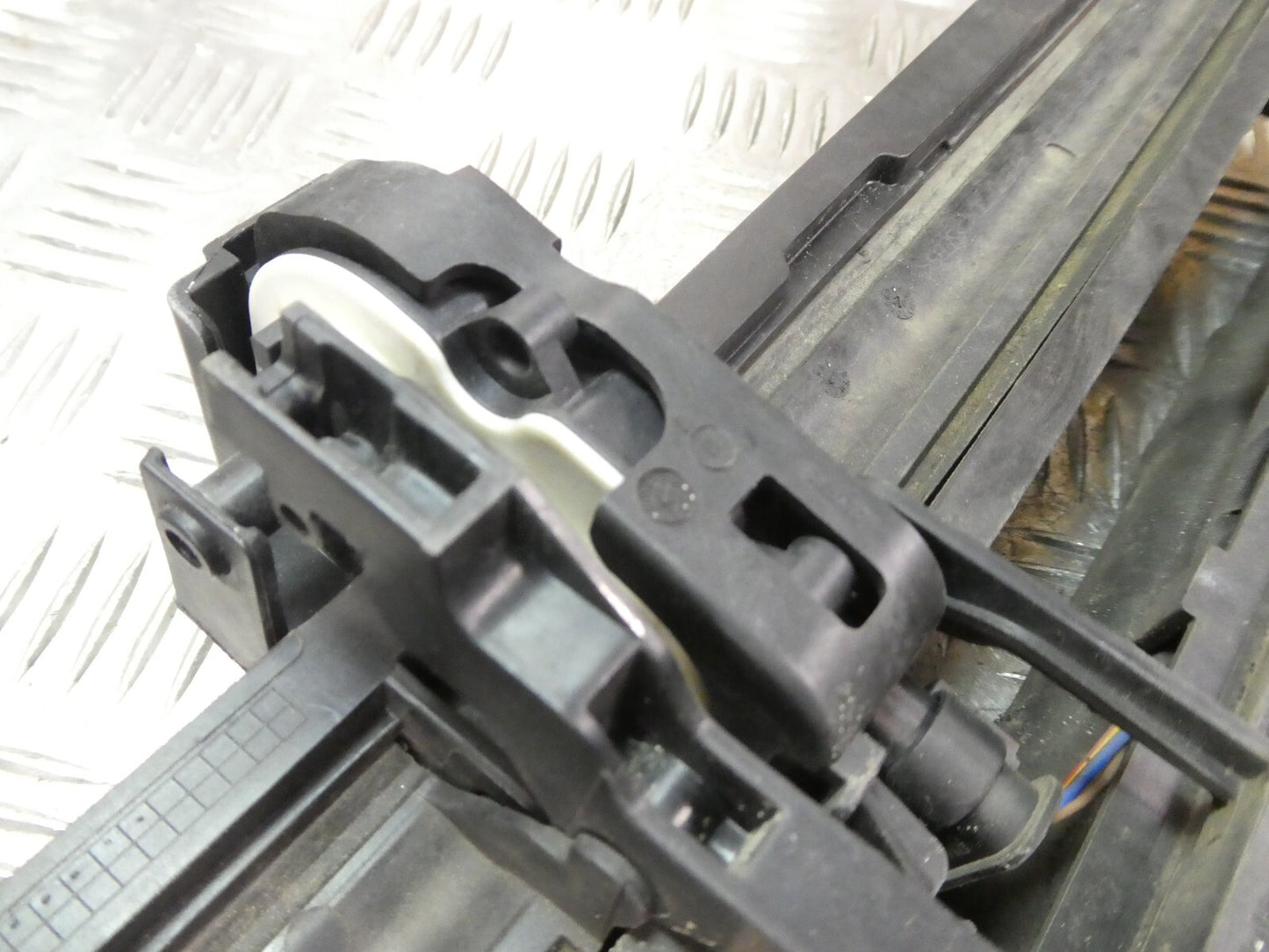Mini Cooper F55 F56 Luftsteuerung Gitter Verteiler Luft vorne ORIGINAL gebraucht - 733909608
