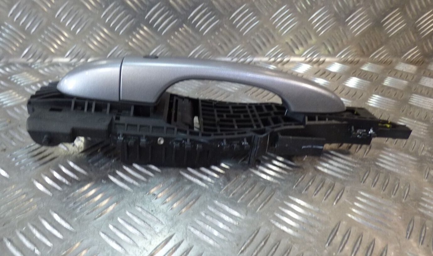 Jeep Cherokee KL 2015 Türgriff Vorne Rechts Kessy Keyless Go silber ORIGINAL gebraucht - P680826876AD