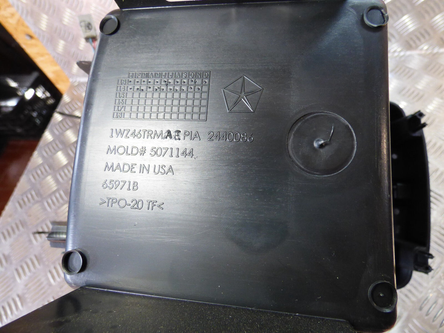 Jeep KL 2015 Leder Armlehne 1WZ46TRMAE _ 1WZ46DX9AA ORIGINAL gebraucht - Cherokee