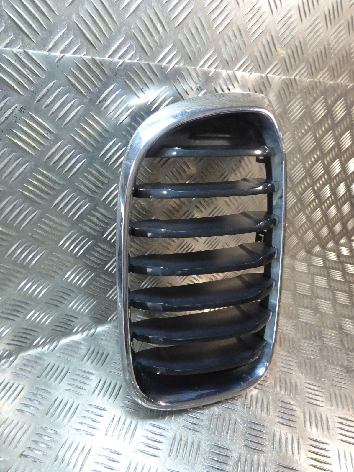 Original BMW X3 +X4 G01 + G02 F98 Grill vorne rechts gebraucht - 7464922