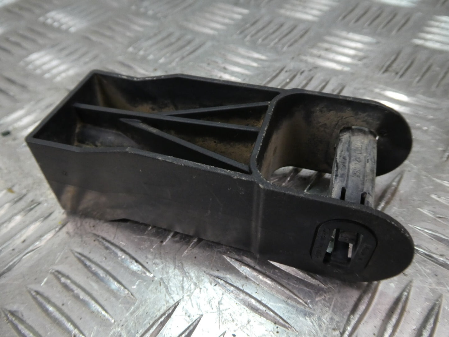 Porsche Cayenne 92A Kühlerhalter ORIGINAL gebraucht - 7P0121079B