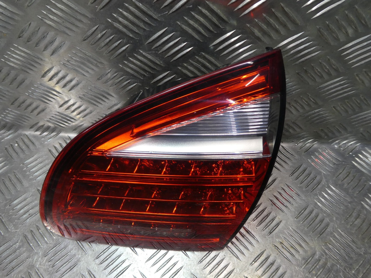 Porsche Cayenne 92A Orig USA LED Rückleuchte innen rechts 7P5945094N ORIGINAL gebraucht - Heckleuchte
