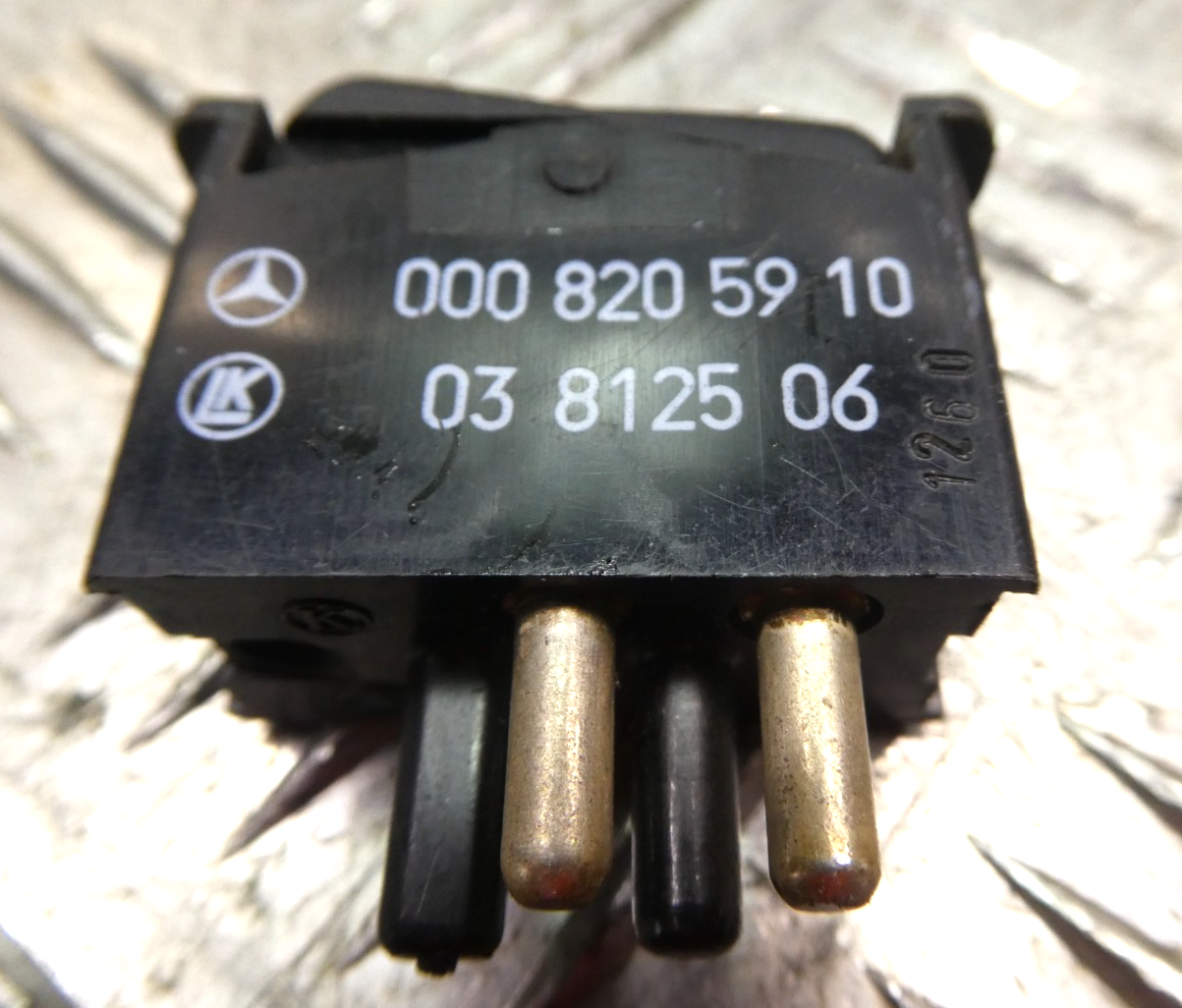Original Mercedes-Benz W126 C126 SEC Schalter Innenbeleuchtung gebraucht - 0008205910