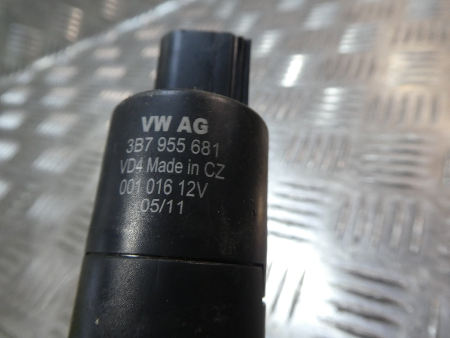 Porsche Cayenne 958 92A Scheinwerferreinigung 3B7955681 ORIGINAL gebraucht - Waschwasserpumpe