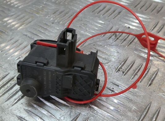 Porsche Cayenne 92A Stellmotor Verriegelung 8K0862153F ORIGINAL gebraucht - Tankklappe