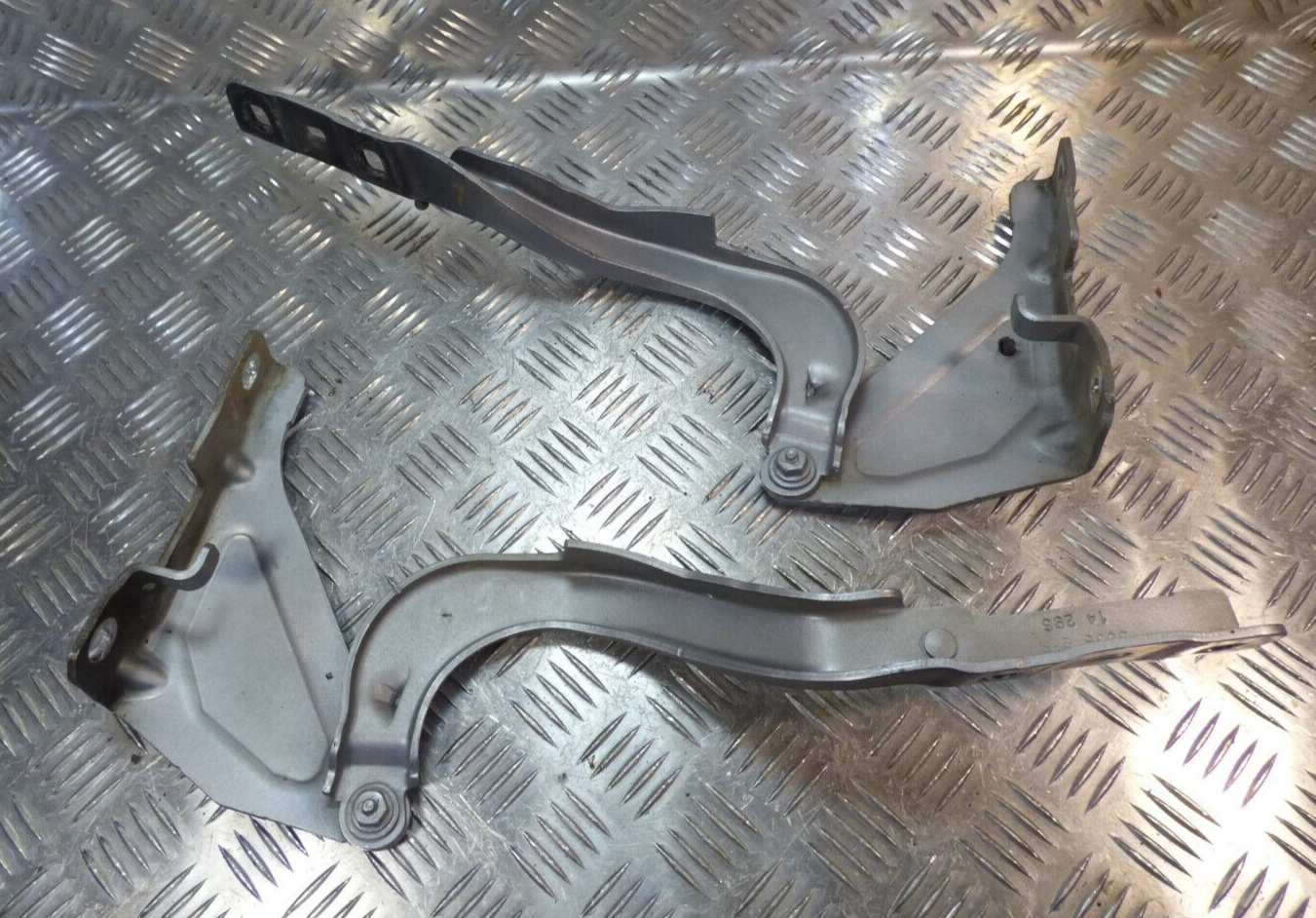 Jeep KL 2015 Motorhaube Scharnier R + L silber ORIGINAL gebraucht - Cherokee