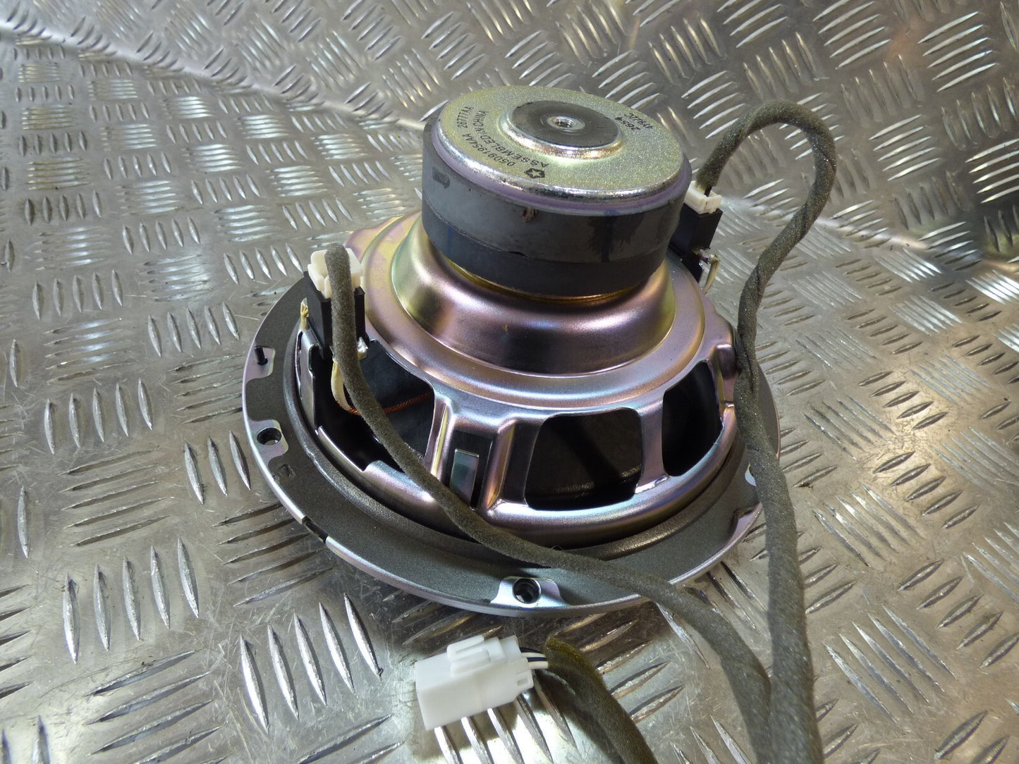 Jeep Cherokee KL 2015 Lautsprecher Speaker ORIGINAL gebraucht - 05091954AA