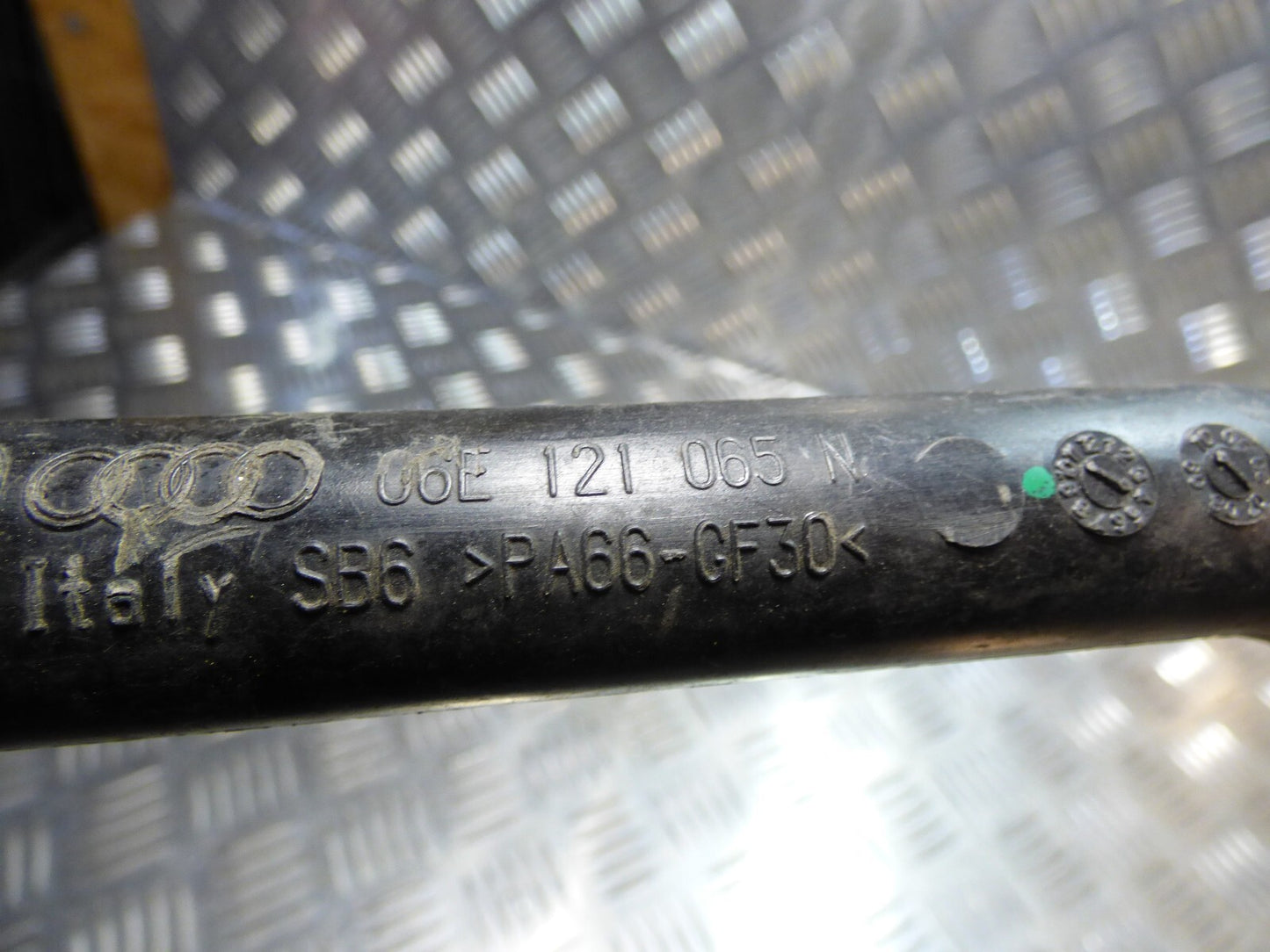 Porsche Cayenne 92A Hybrid Kühlwasserschläuche ORIGINAL gebraucht - 06E121065N