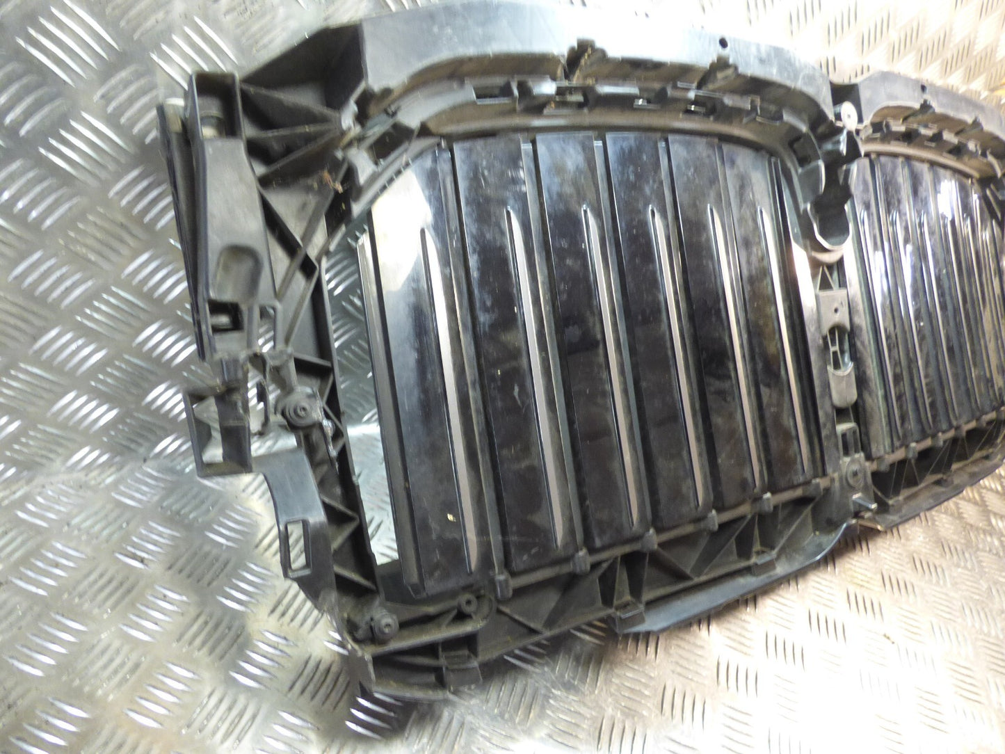 BMW X5 G05 2022 Kühlergrill Entlüftungsklappe Kühlergitter 226775 ORIGINAL gebraucht - Frontgrill