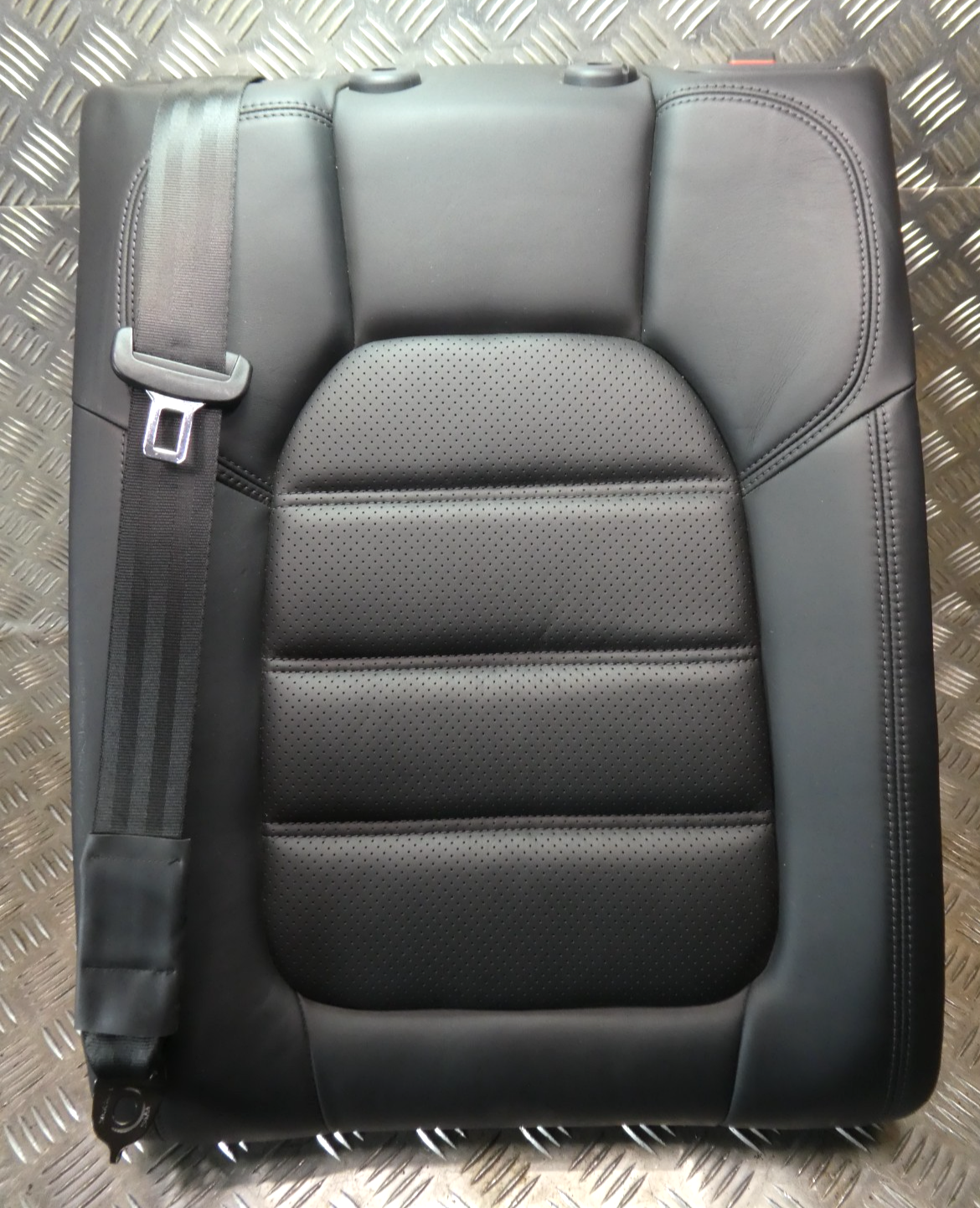 Porsche Macan 95B Schwarz Leder Stütze Sitze hinten links NEUWERTIG ORIGINAL gebraucht - Sitzlehne
