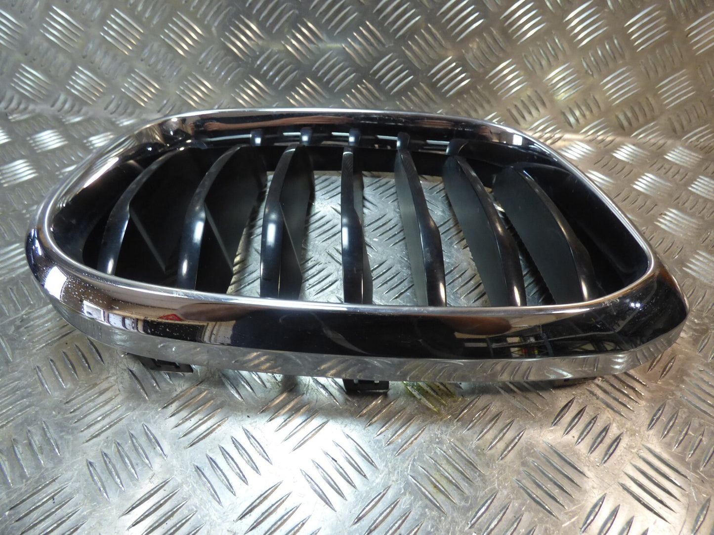 Original BMW X3 +X4 G01 + G02 F98 Grill vorne rechts gebraucht - 7464922