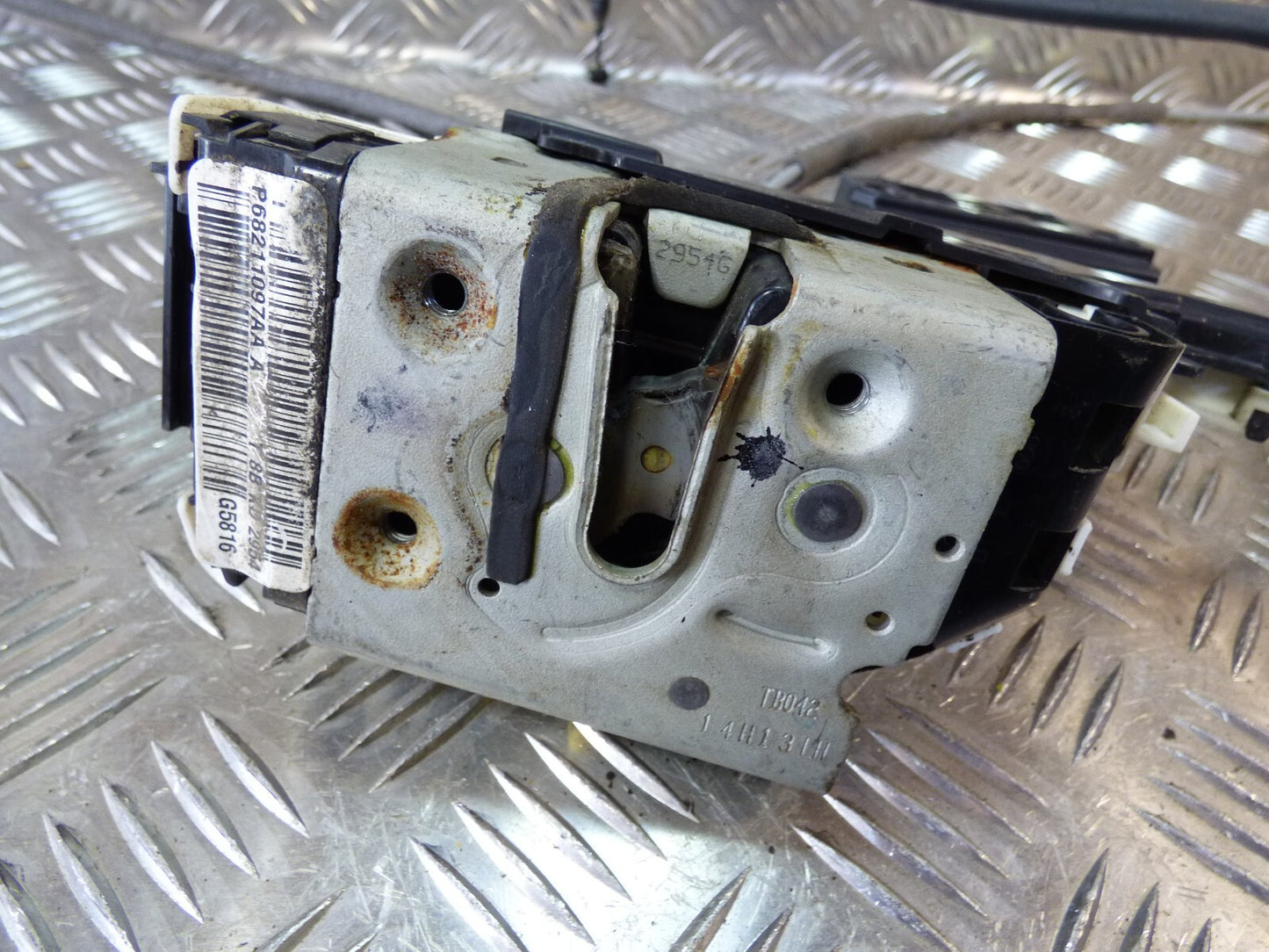 Jeep Cherokee KL 2015 Türschloss vornr links ORIGINAL gebraucht - P68211097AA