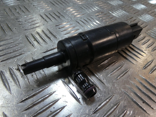 Porsche Cayenne 958 92A Scheinwerferreinigung 3B7955681 ORIGINAL gebraucht - Waschwasserpumpe