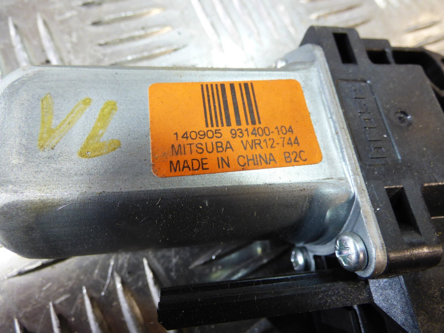Jeep KL 2015 Fensterhebermotor vorne links Motor Scheibe 931400-104 ORIGINAL gebraucht - Cherokee