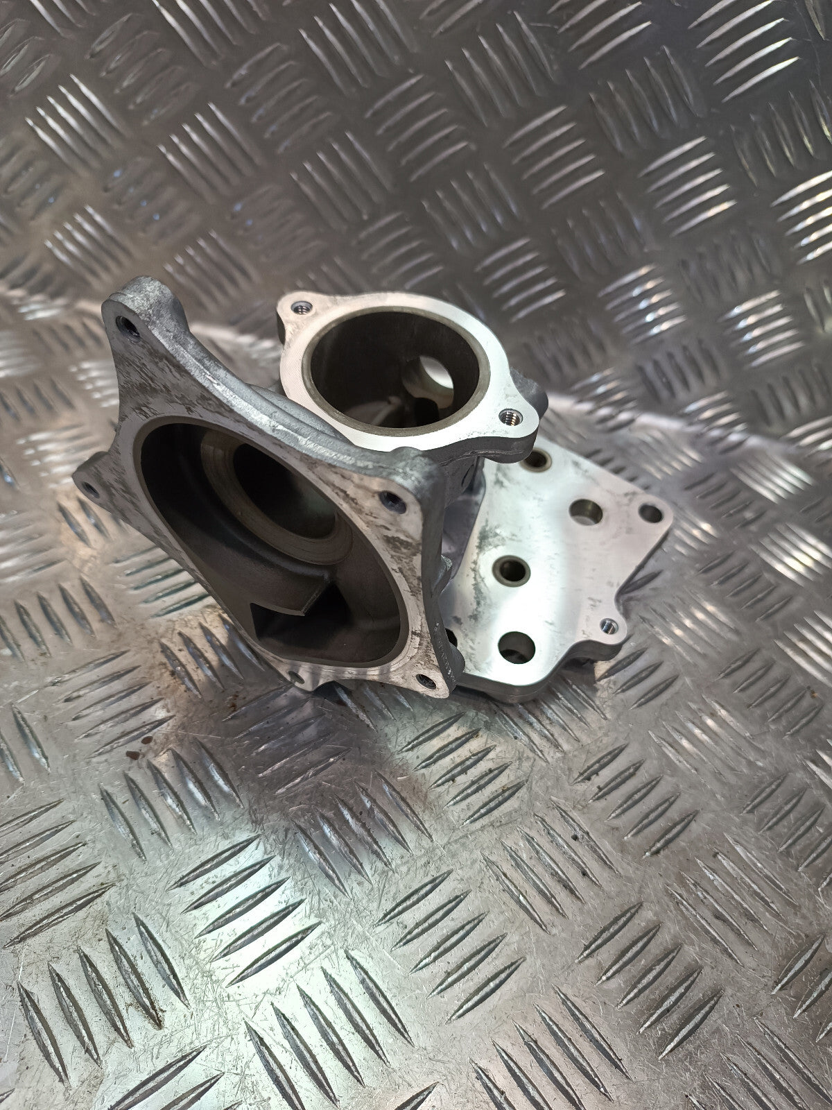 OPEL ASTRA K 1.0 TURBO 12V Original Wasserpumpe Halter GM gebraucht - 12641869