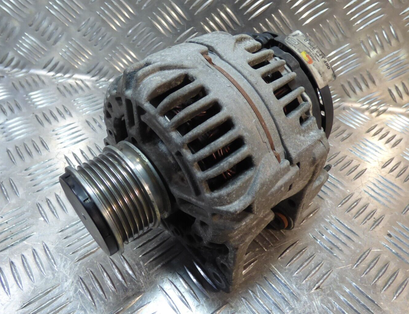 VW Transporter T5 1.9 TDI Lichtmaschine LiMa 90A BOSCH ORIGINAL gebraucht - 0124325001