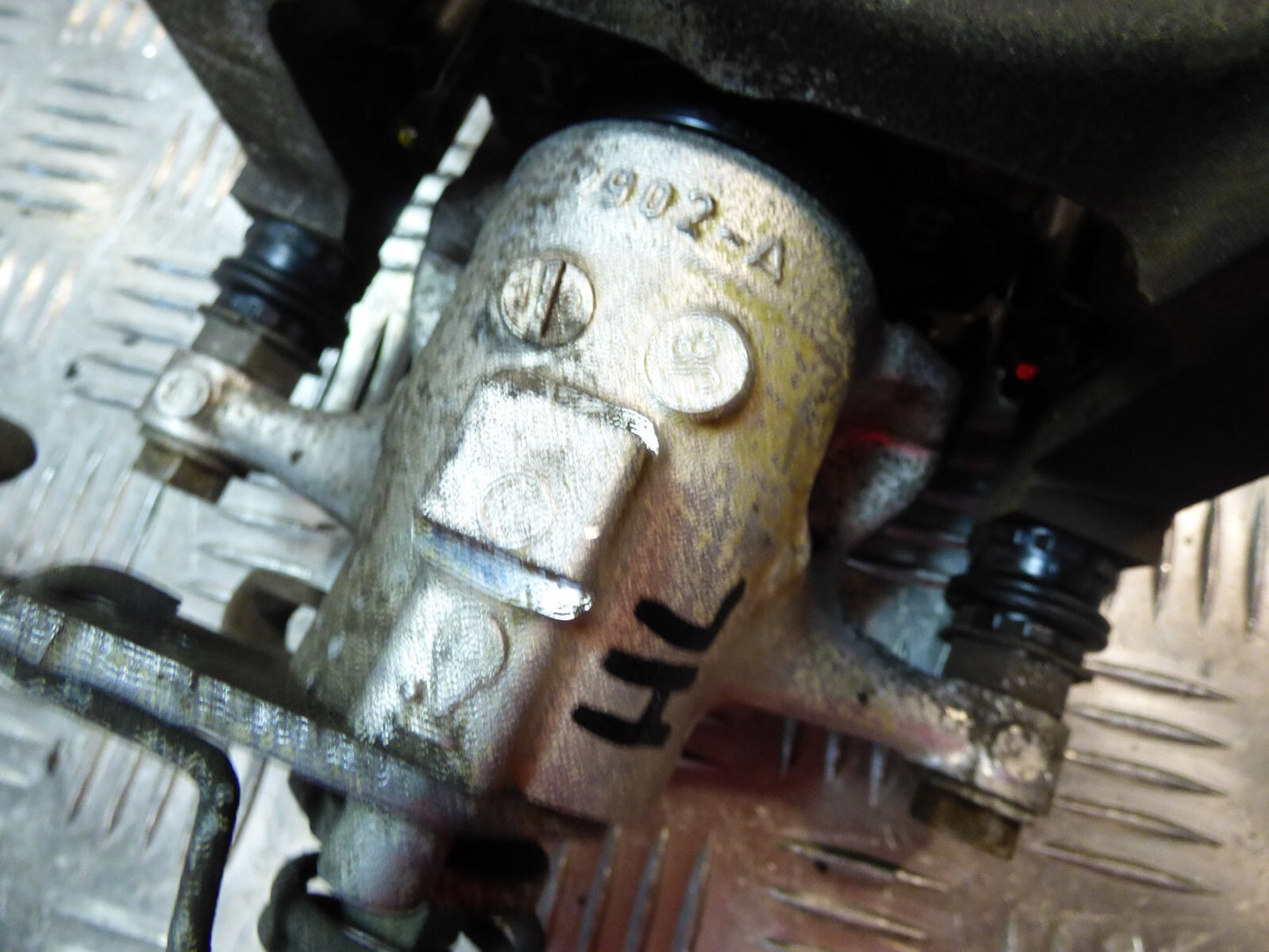 OPEL ASTRA K 1.4 TURBO Hinten Links Bremssattel mit Bremsbeläge GM ORIGINAL gebraucht - 39021737