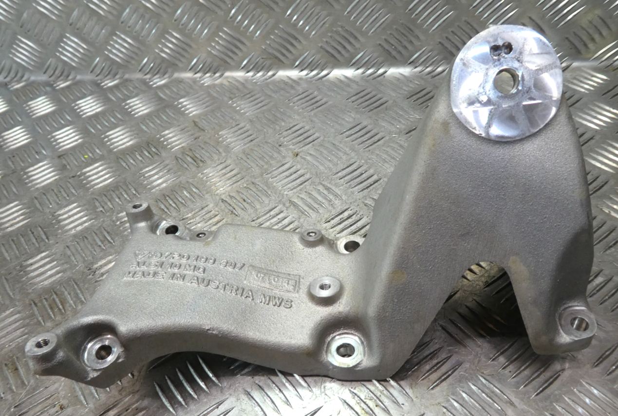Porsche 3.0 E-Hybrid Motorhalter motor halterung Links 7P0199307 ORIGINAL gebraucht - Panamera