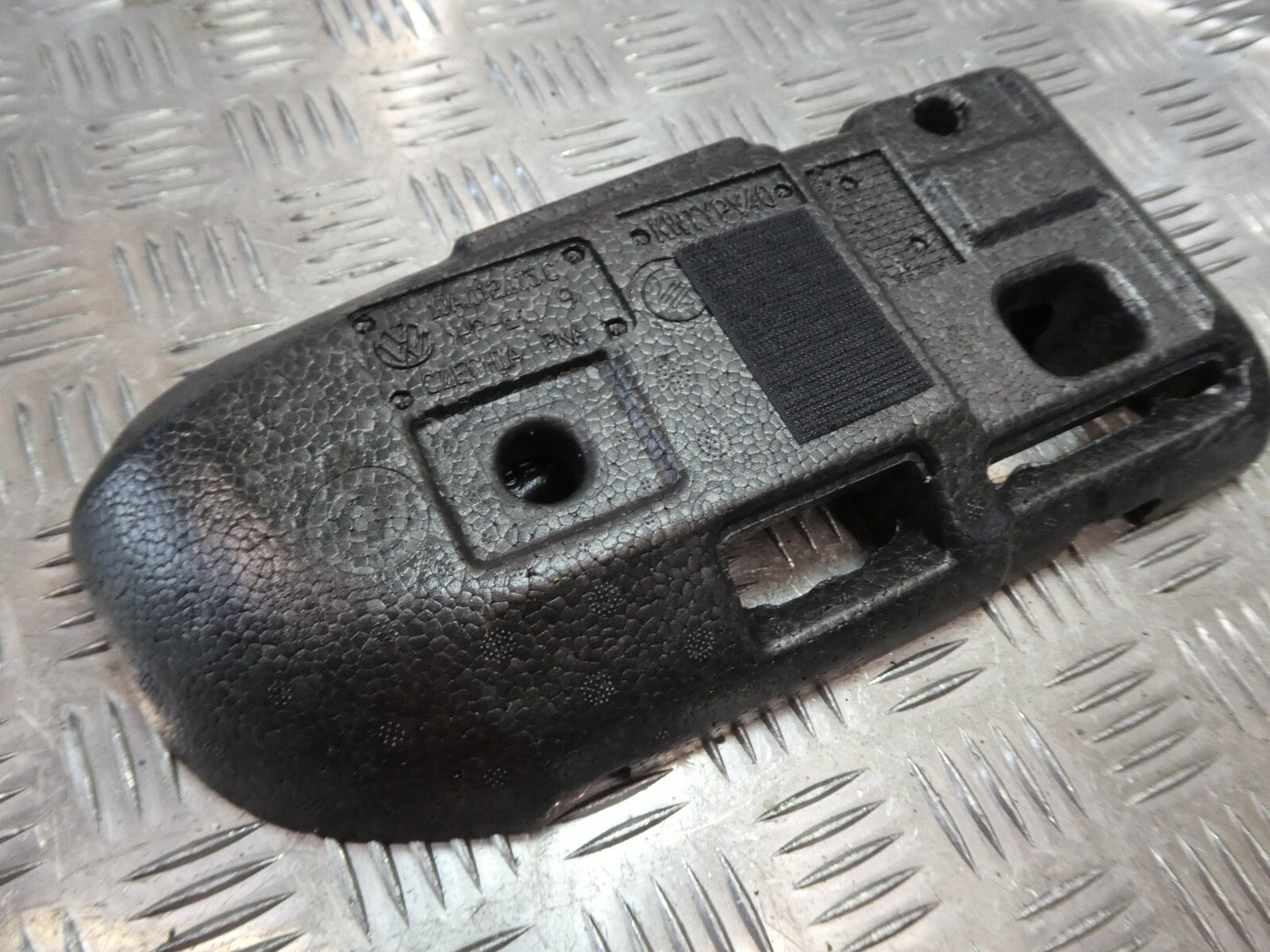 VW ID3 ID.3 Original Abschleppöse Abschlepphaken + schaum 8K0905615 gebraucht - Volkswagen