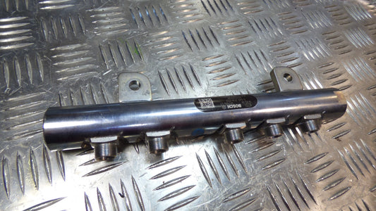 Jeep Grand Cherokee 3.0 CDR WK2 Einspritzleiste Kraftstoffverteiler ORIGINAL gebraucht - 0445216050