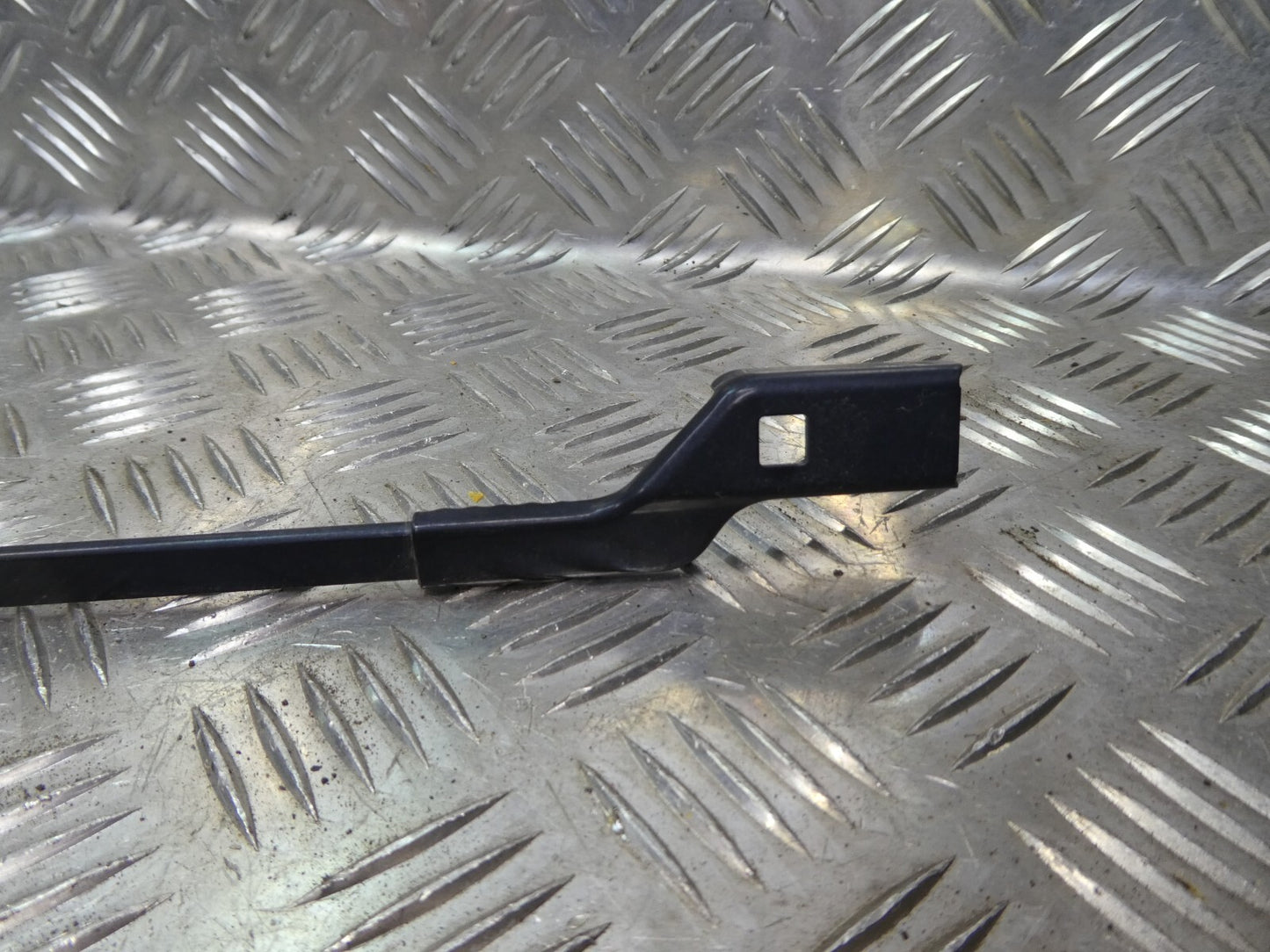 OPEL ASTRA K Scheibenwischerarm Scheibenwischer Rechts GM ORIGINAL gebraucht - 13418991