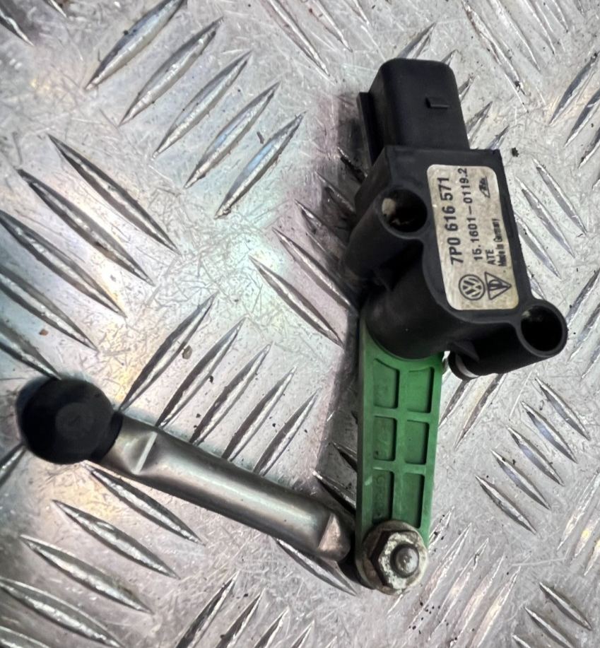 Porsche Cayenne S 92A hinten Links = Rechts 7P0616571 ORIGINAL gebraucht - Niveausensor