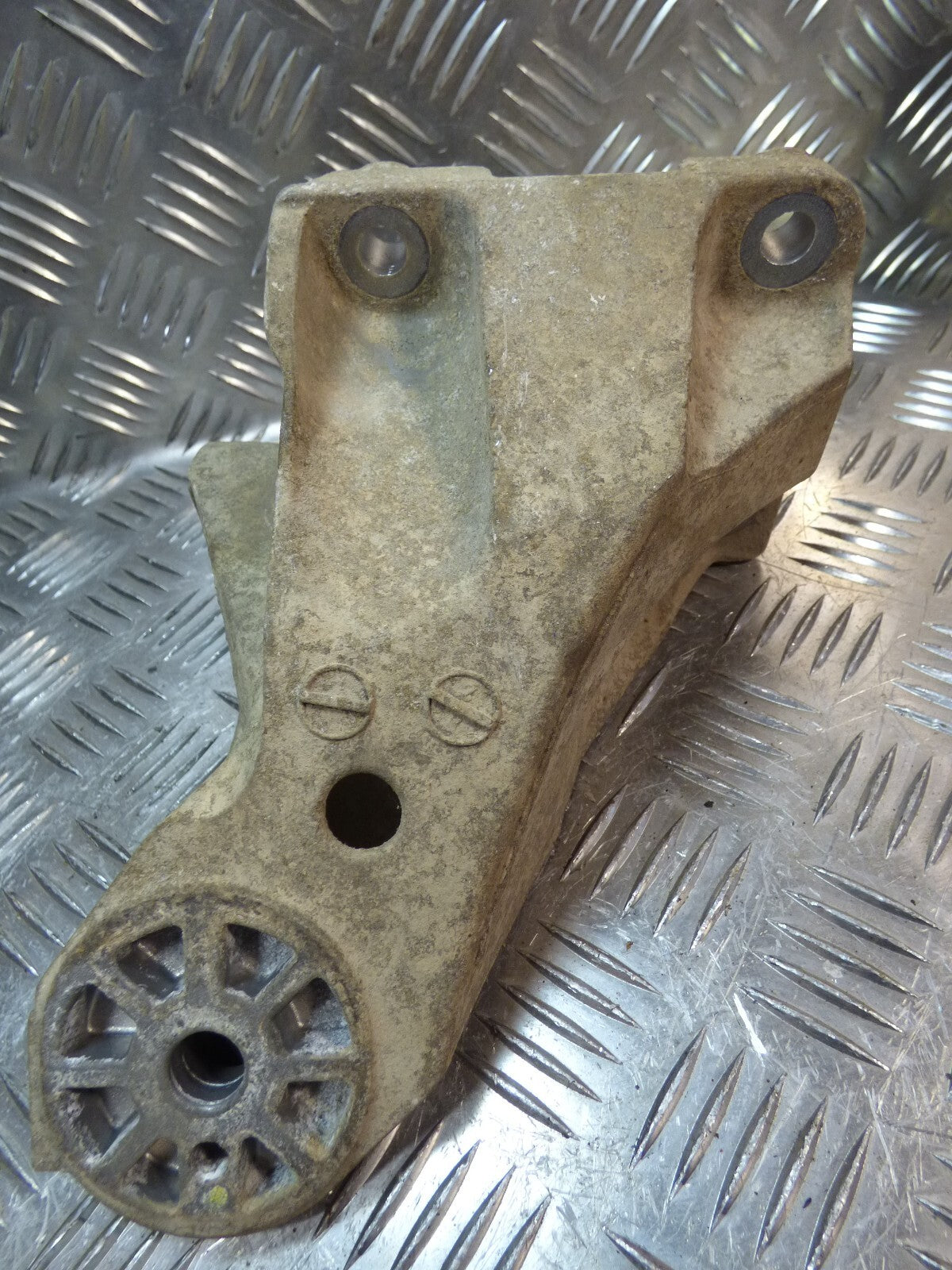 Porsche Cayenne 92A 3.0 TDI Motor Halter 7L6199368C ORIGINAL gebraucht - Halterung