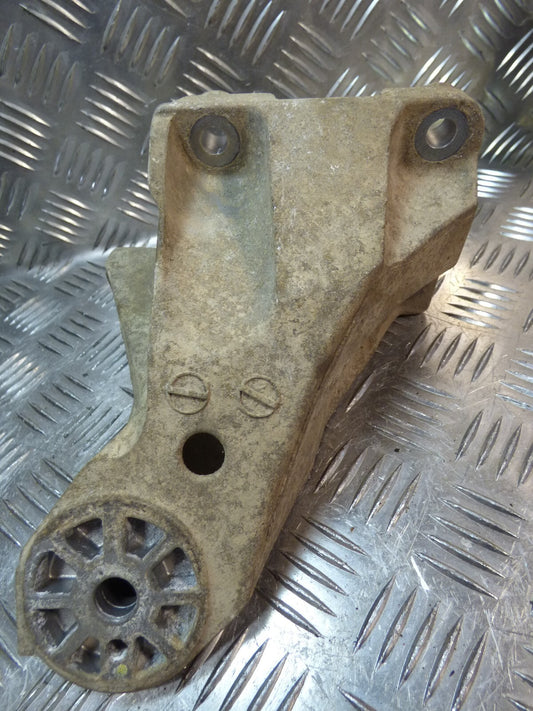 Porsche Cayenne 92A 3.0 TDI Motor Halter 7L6199368C ORIGINAL gebraucht - Halterung