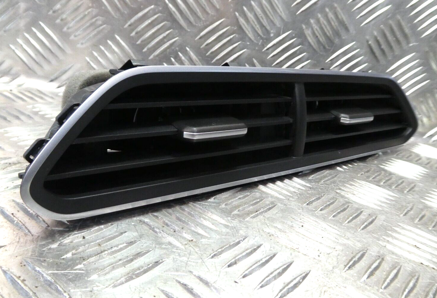 VW ID3 Armaturenbrett Mitte Lüftungsdüsen 10A819728 GNT ORIGINAL gebraucht - Volkswagen