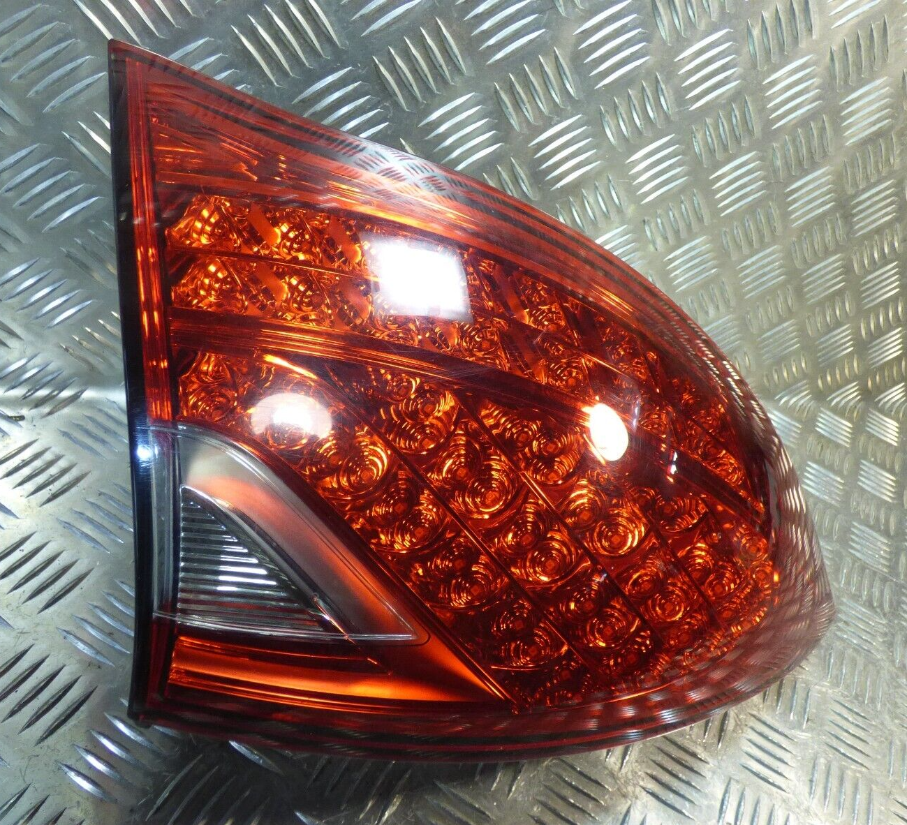 Porsche Cayenne 92A Orig. LED Rückleuchte aussen links 7P5945095F ORIGINAL gebraucht - Heckleuchte