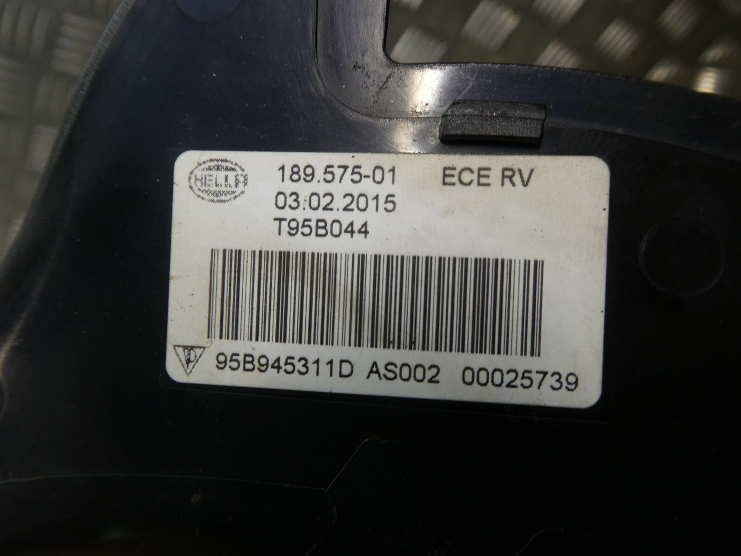 Porsche Macan 95B Rücklichtabdeckung hinten links 95B945311D ORIGINAL gebraucht - Abceckung
